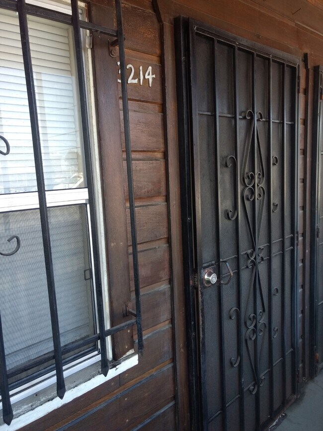 Building Photo - 3214 W 63rd St