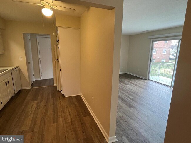 Building Photo - 105 N Edgewood Dr