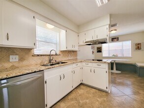 Building Photo - 2115 Forest Oaks Dr