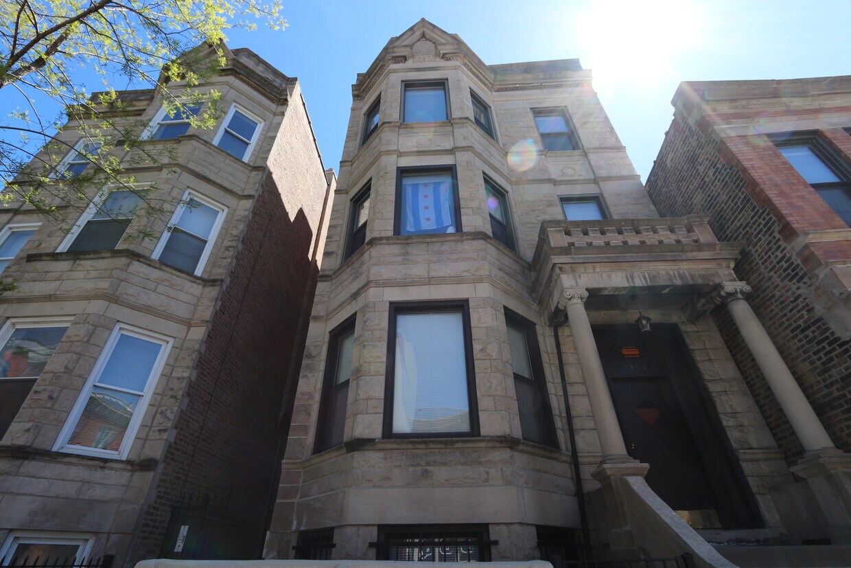 1353 W Taylor St Unit 1R, Chicago, IL 60607 Apartments in Chicago, IL