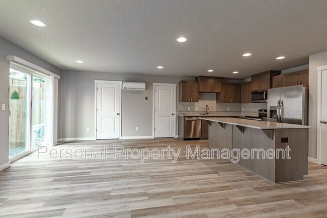 Building Photo - 4811 NE 37th Ct