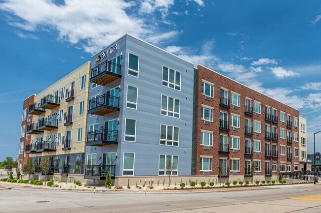 Building Photo - Solaris on Main