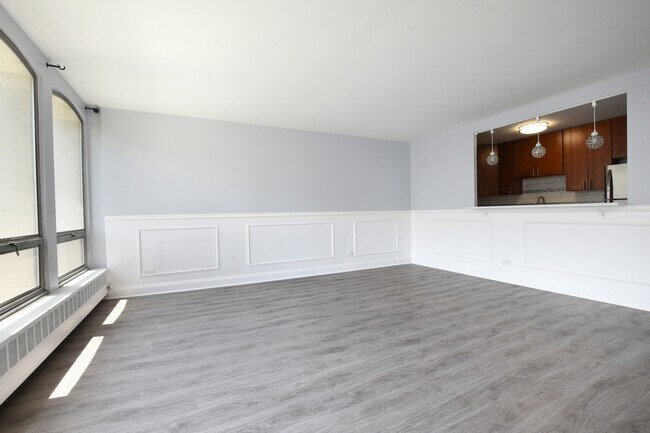 Building Photo - 1451 E 55th St