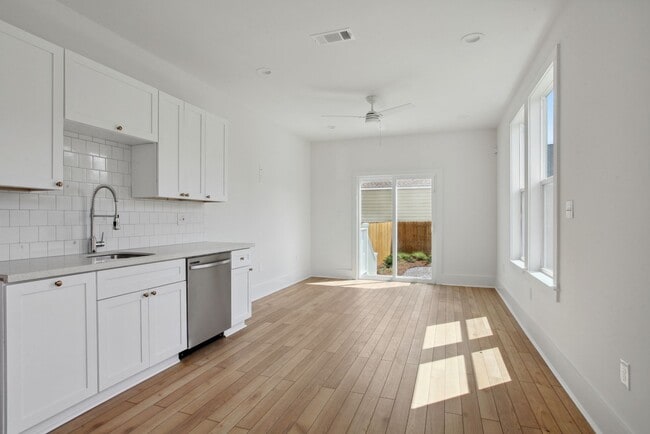 Building Photo - Newly Renovated 2BD/2.5BA with Covered Driveway