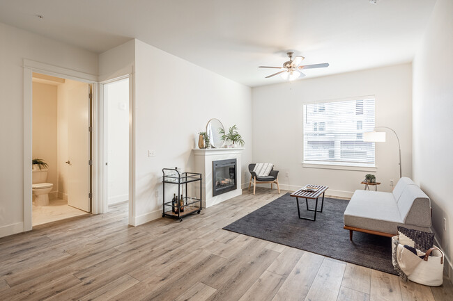 Building Photo - Candlelight - New Modern Scappoose Apartme...