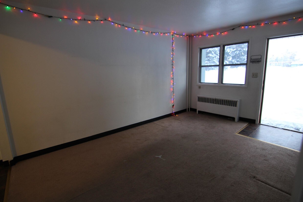 Primary Photo - 82 Dunbar Ave