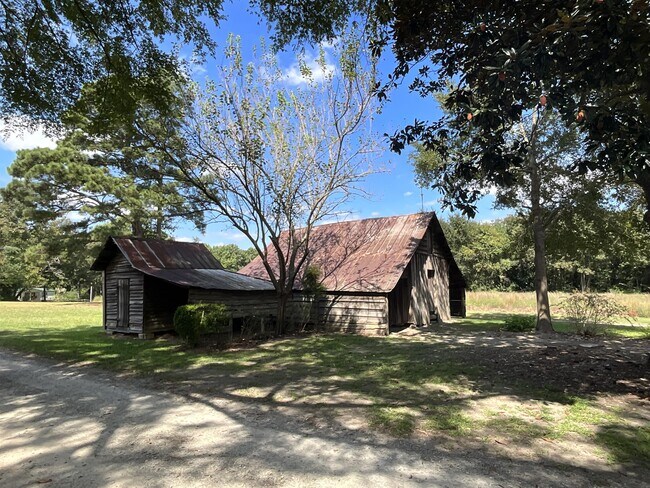 Building Photo - 2048 Hockaday Rd