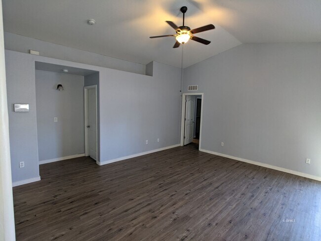 Building Photo - 1395 Graham Ln