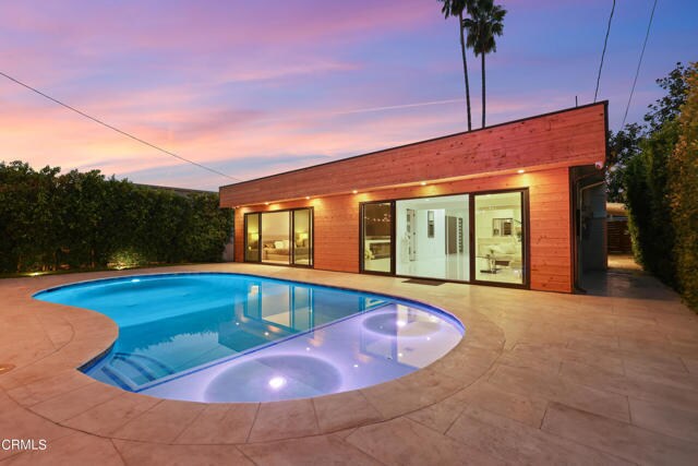 Foto principal - 1318 N Beachwood Dr