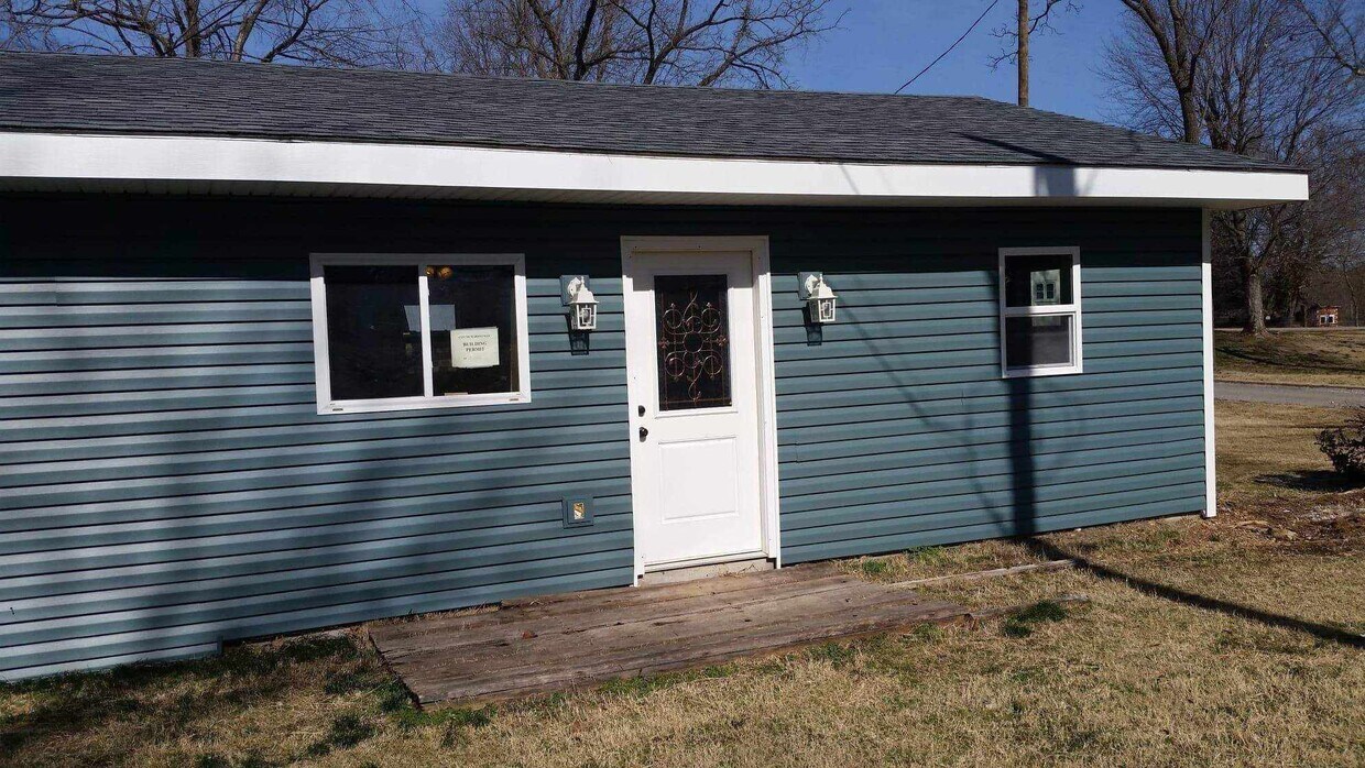 Primary Photo - 303 E Lincoln