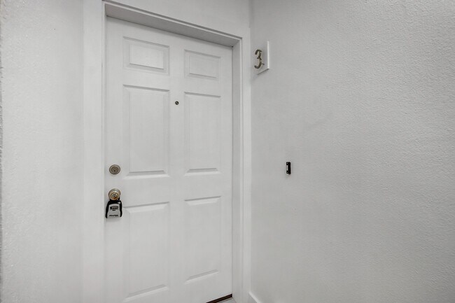 Foto del edificio - 1220 Balfour Dr