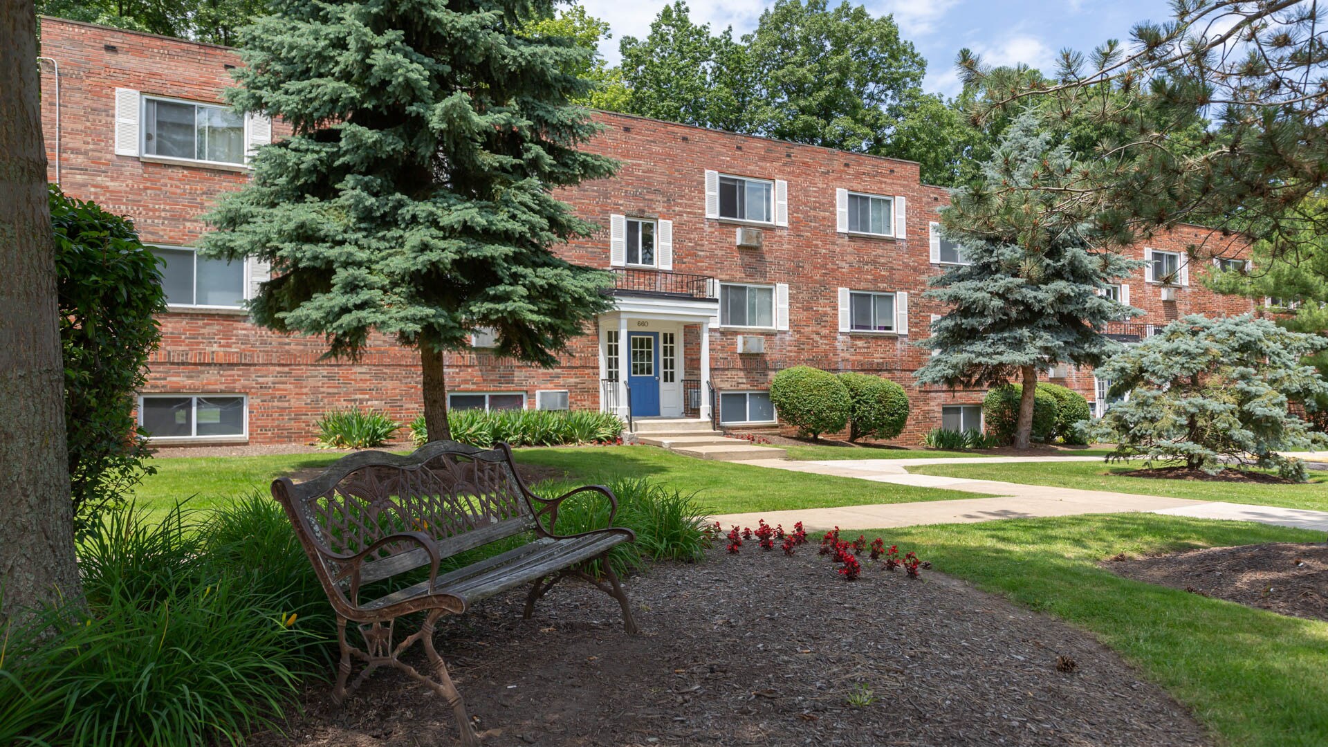 Kensington Club Apartments – photo 1 of 39