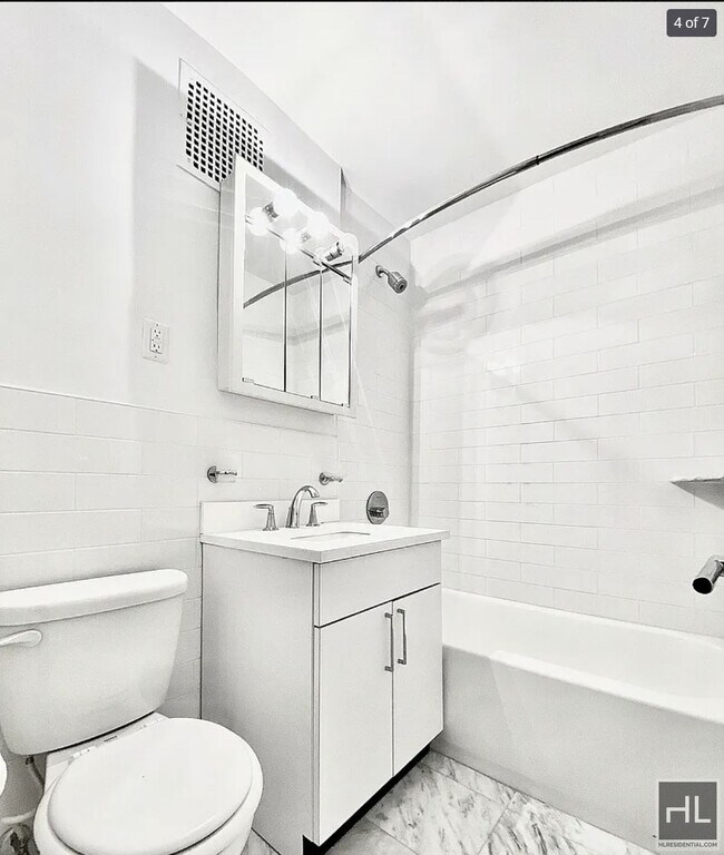 Building Photo - E 55 ST