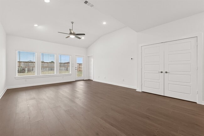 Building Photo - 32415 Sunbeam Dr