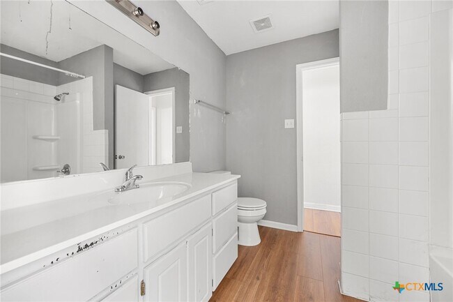 Foto del edificio - 4006 Waterproof Dr