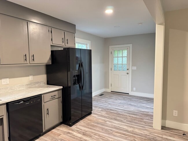 Building Photo - Dual Suite Privacy! Perfect for Roommates — Minutes to APSU & Downtown