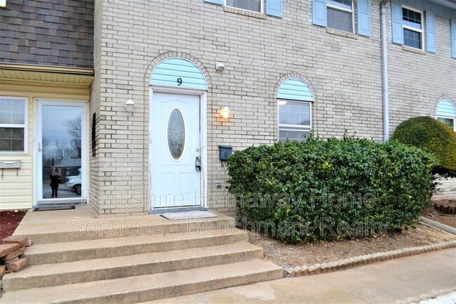 Building Photo - 3901 N Kickapoo Ave