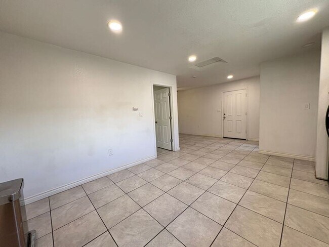 Foto del edificio - Cozy One Bedroom Unit with Modern Upgrades