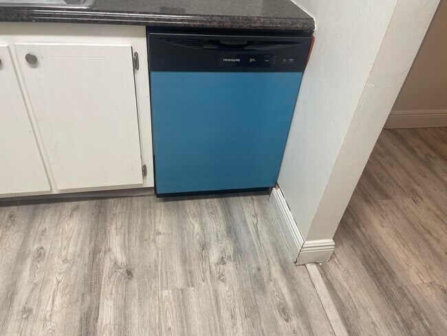 Foto del edificio - 400 Village Green Cir W