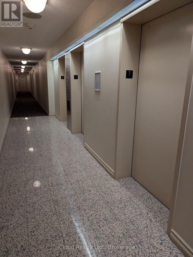 Building Photo - 400 Webb Dr