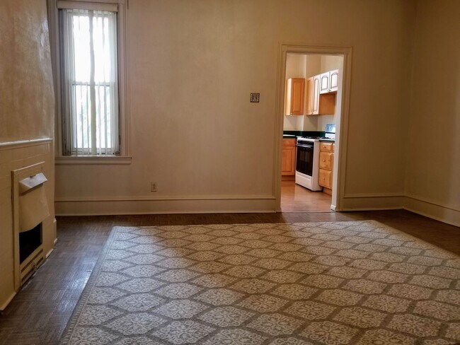 Foto del edificio - Spacious Three Bedroom in Oakland! Decorat...