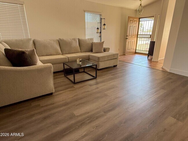 Foto del edificio - 6906 W Phelps Rd