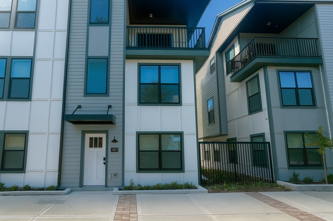 Modern 2-Bedroom Townhome with Garage Parking in the Heart of Jacksonville - Stylish Townhome – 1... - Modern 2-Bedroom Townhome with Garage Parking in the Heart of Jacksonville - Stylish Townhome – 1...