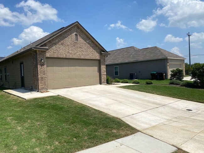 Foto del edificio - Gorgeous 1 story home with 4 Bedrooms!