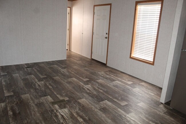 Building Photo - 450 Ridge Rd