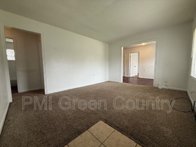 Building Photo - 5926 N Frankfort Ave