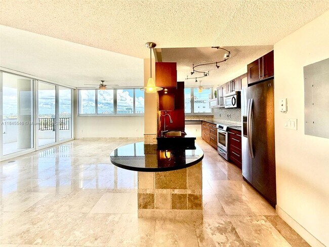 Building Photo - 6422 Collins Ave