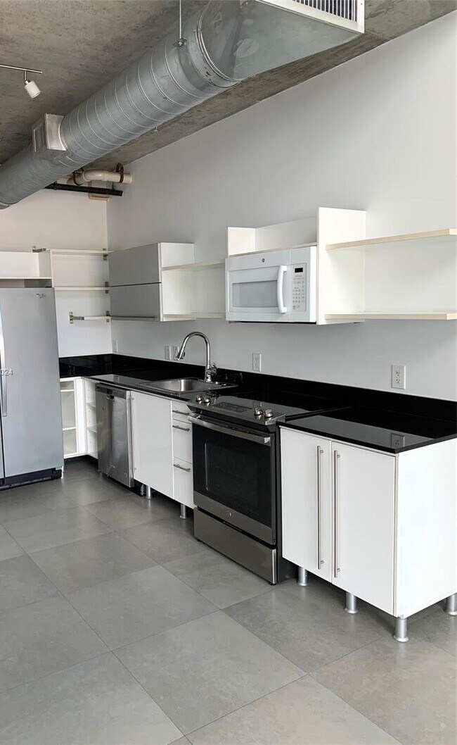 Foto del edificio - 690 SW 1st Ct