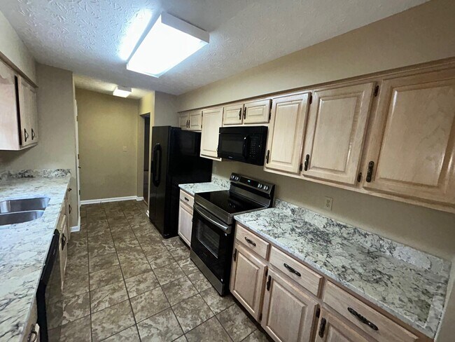 Building Photo - 3503 Lakeside Ct