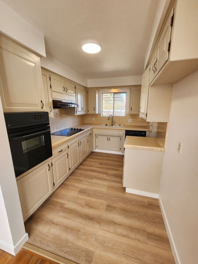 Building Photo - Single-Level La Mesa Home, Updated Interiors, Private Outdoor Space & Garage