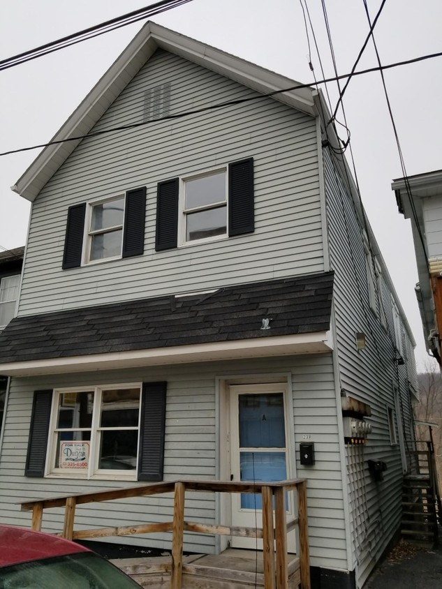 Primary Photo - 23 E Ridge St