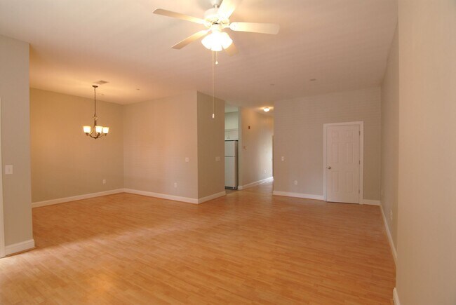 Foto del edificio - Downtown City Living Spacious 1 bedroom 1 bathroom in the heart of Greensboro
