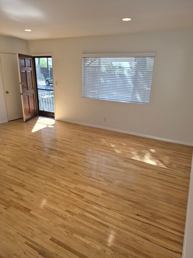 Foto del edificio - 511A Strand St