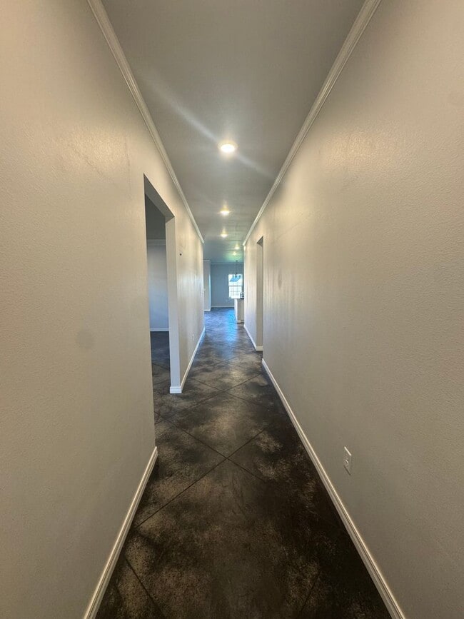 Building Photo - Located in Glendale!!!4bedrooms 2bathrooms...