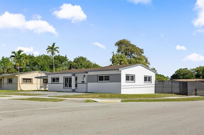 Foto del edificio - 2741 NW 172nd Terrace