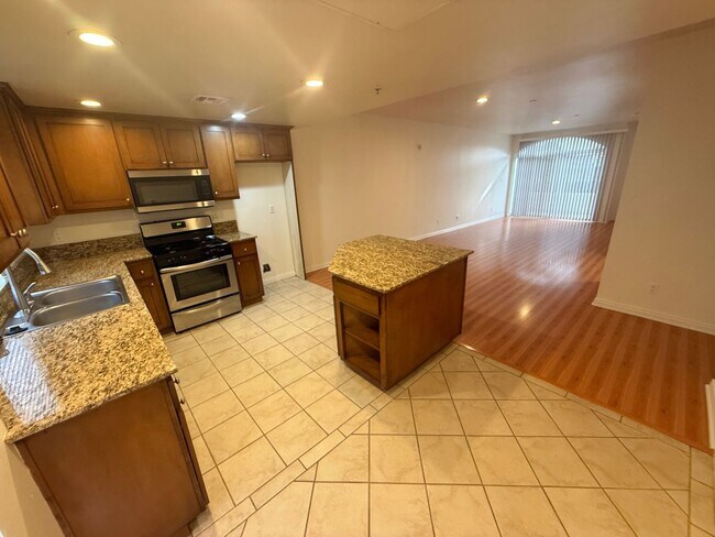 Foto del edificio - 4609 Kester Ave