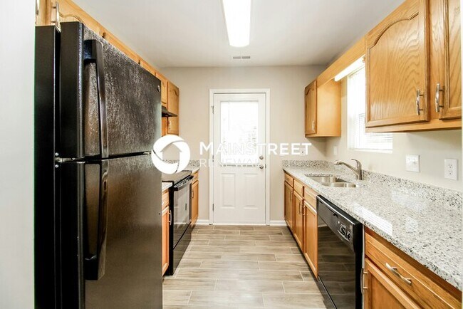 Foto del edificio - 3 Bedroom Pet-Friendly Home in Winston-Sal...