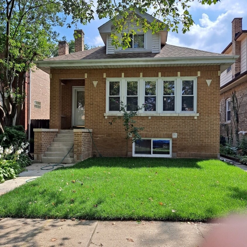 Primary Photo - 2933 W Chase Ave