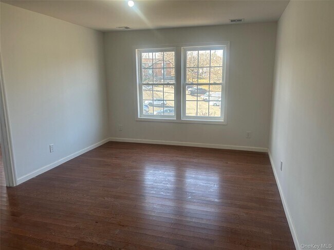 Foto del edificio - 15 Waldron Ave