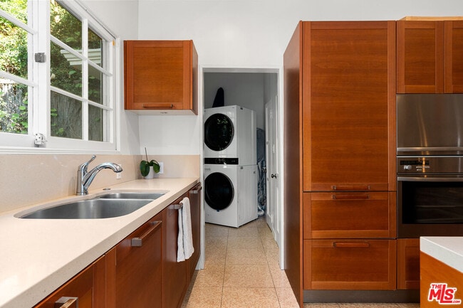 Foto del edificio - 6065 Scenic Ave