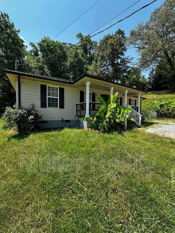 Building Photo - 621 Latham Ave