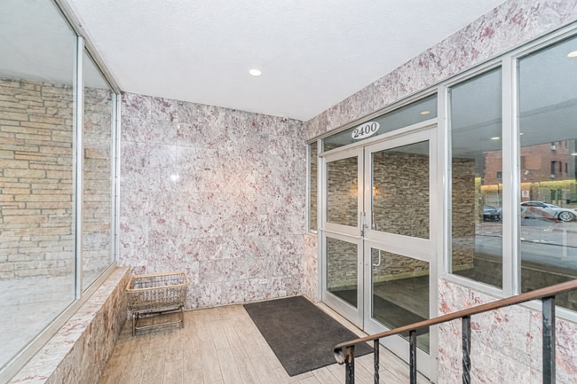 Foto del edificio - 2400 E 3rd St