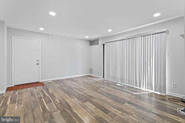 Foto del edificio - 1505 Woodhollow Dr