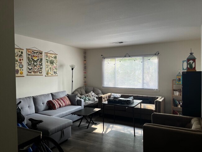 Foto del edificio - 155 Arbor Glen Dr