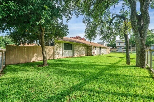 Building Photo - 8800 Willowick Dr
