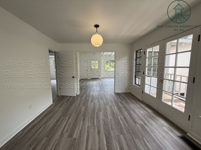 Building Photo - Refreshed Three Bedroom Carmel Point Home